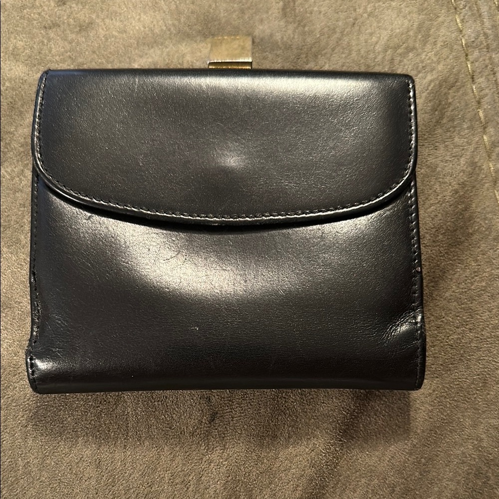 Gucci Black Leather Wallet with Gold Accent Unisex - Picture 8 of 10